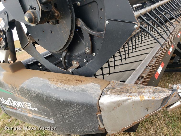 image for item DQ0563 2010 MacDon FD70  flex draper head