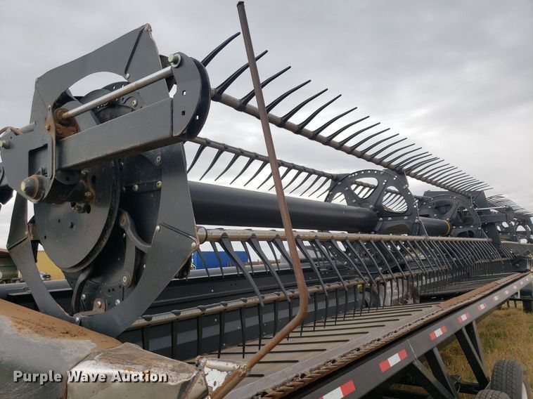 image for item DQ0563 2010 MacDon FD70  flex draper head