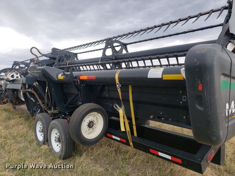 image for item DQ0563 2010 MacDon FD70  flex draper head