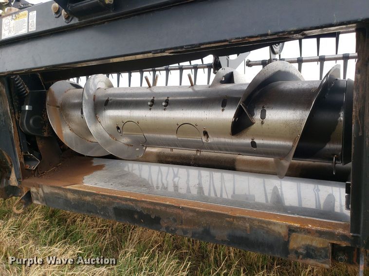 image for item DQ0563 2010 MacDon FD70  flex draper head