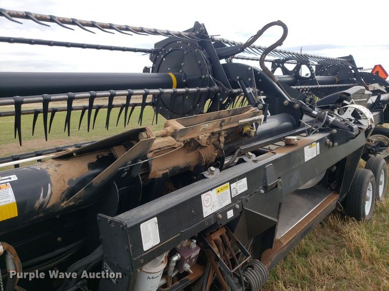 image for item DQ0563 2010 MacDon FD70  flex draper head