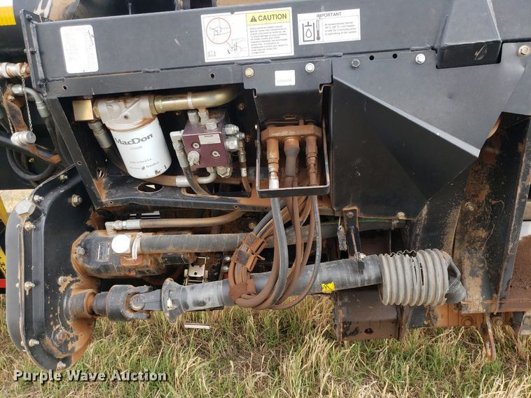 image for item DQ0563 2010 MacDon FD70  flex draper head