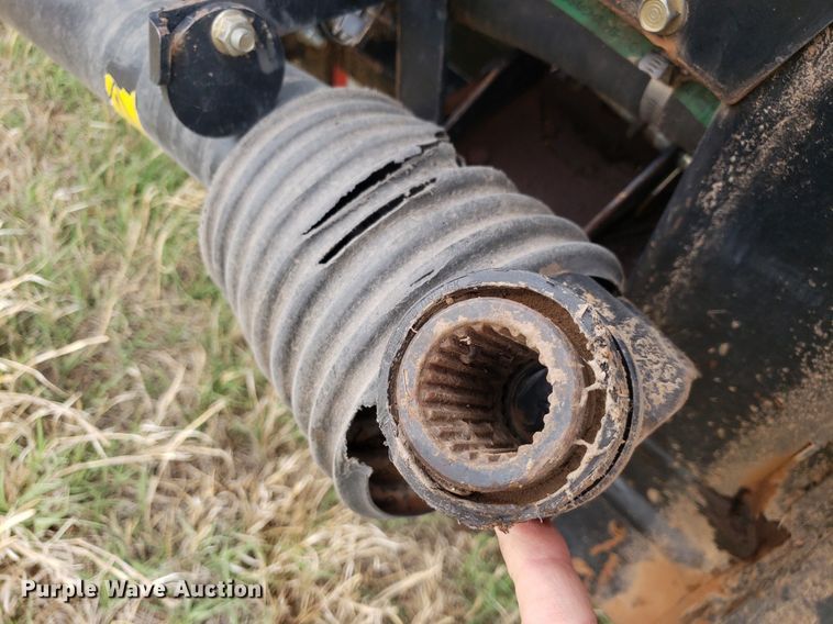 image for item DQ0563 2010 MacDon FD70  flex draper head