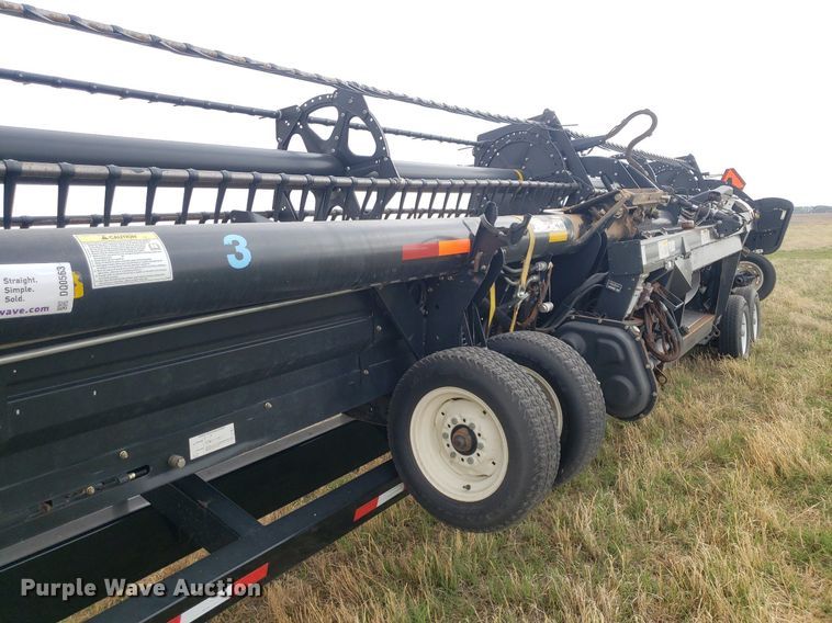 image for item DQ0563 2010 MacDon FD70  flex draper head