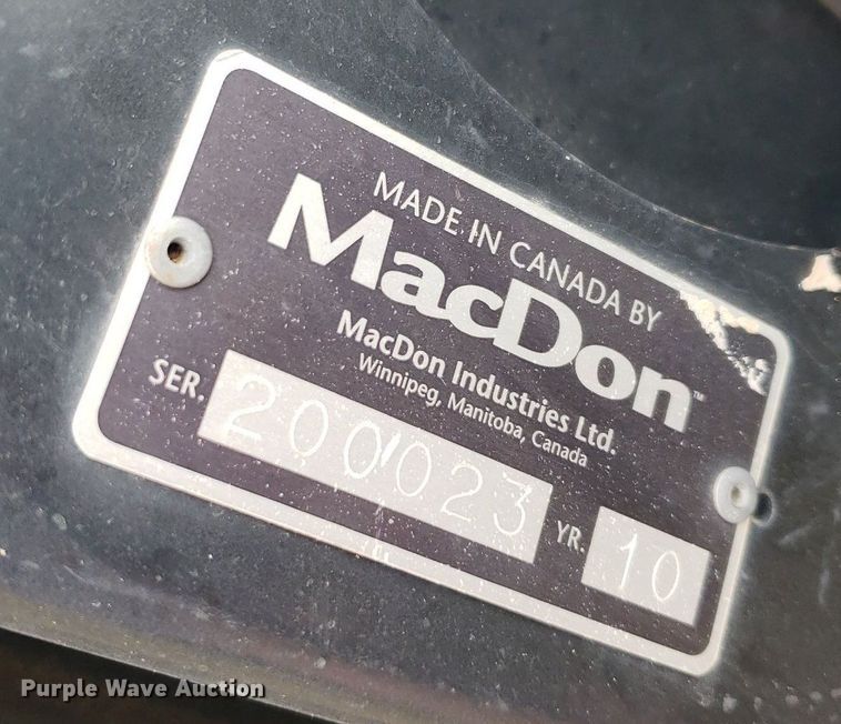 image for item DQ0563 2010 MacDon FD70  flex draper head