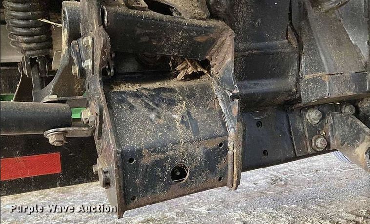 image for item DQ0563 2010 MacDon FD70  flex draper head