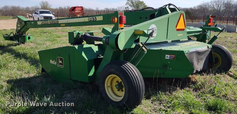 image for item DQ1672 2000 John Deere 945  swather / windrower