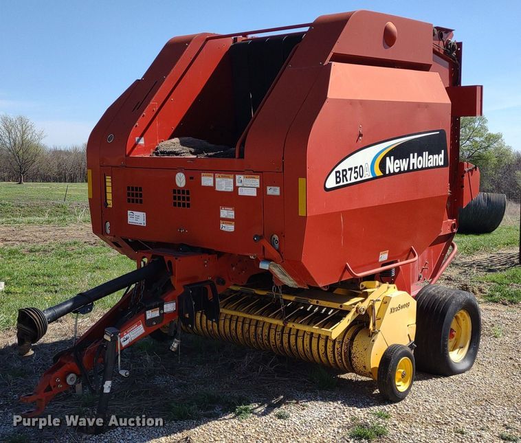 image for item DQ1673 2006 New Holland BR750A  round baler