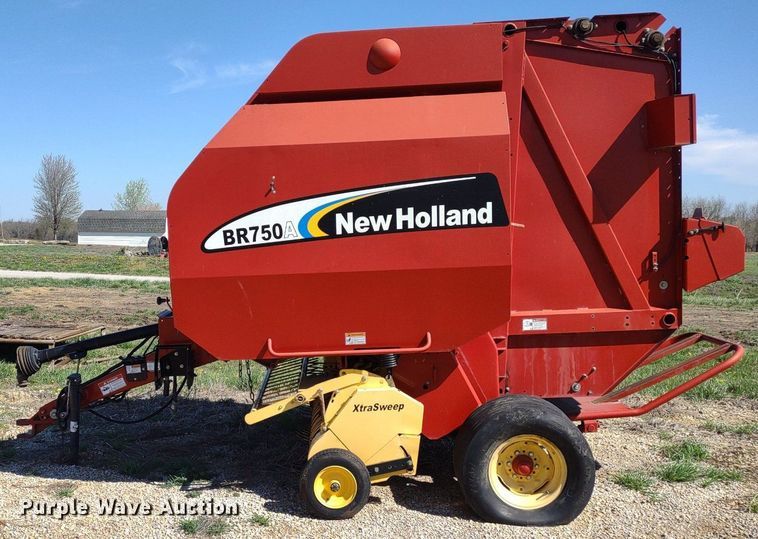 image for item DQ1673 2006 New Holland BR750A  round baler