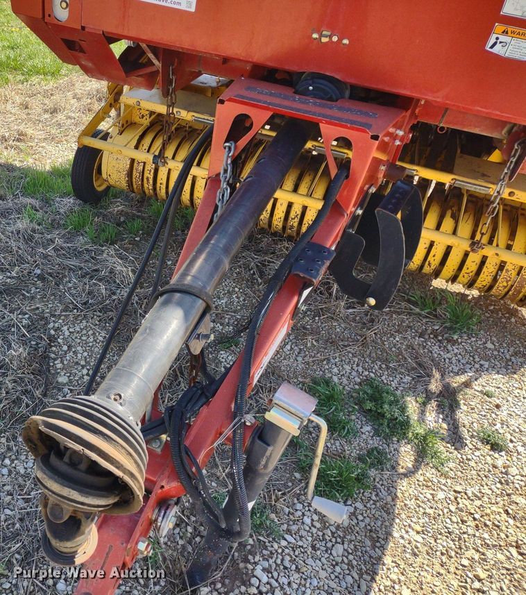 image for item DQ1673 2006 New Holland BR750A  round baler