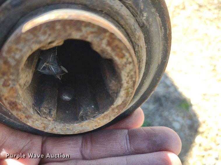 image for item DQ1673 2006 New Holland BR750A  round baler