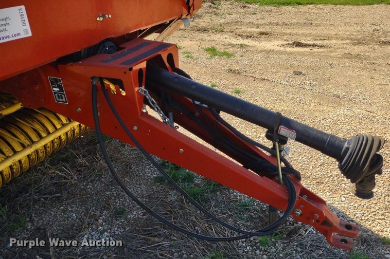 image for item DQ1673 2006 New Holland BR750A  round baler