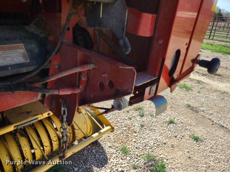 image for item DQ1673 2006 New Holland BR750A  round baler