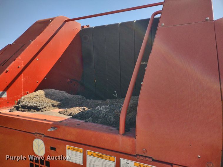 image for item DQ1673 2006 New Holland BR750A  round baler