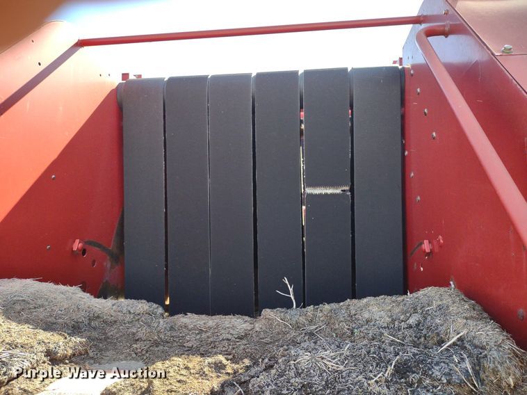 image for item DQ1673 2006 New Holland BR750A  round baler