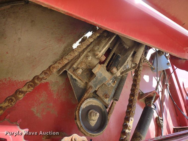 image for item DQ1673 2006 New Holland BR750A  round baler
