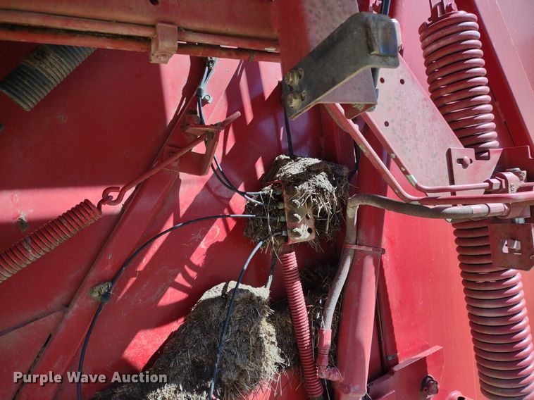 image for item DQ1673 2006 New Holland BR750A  round baler