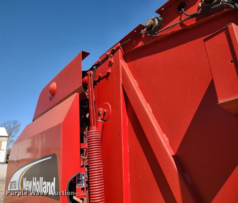 image for item DQ1673 2006 New Holland BR750A  round baler