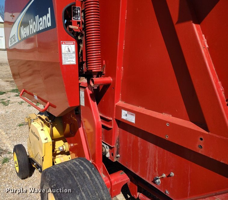 image for item DQ1673 2006 New Holland BR750A  round baler