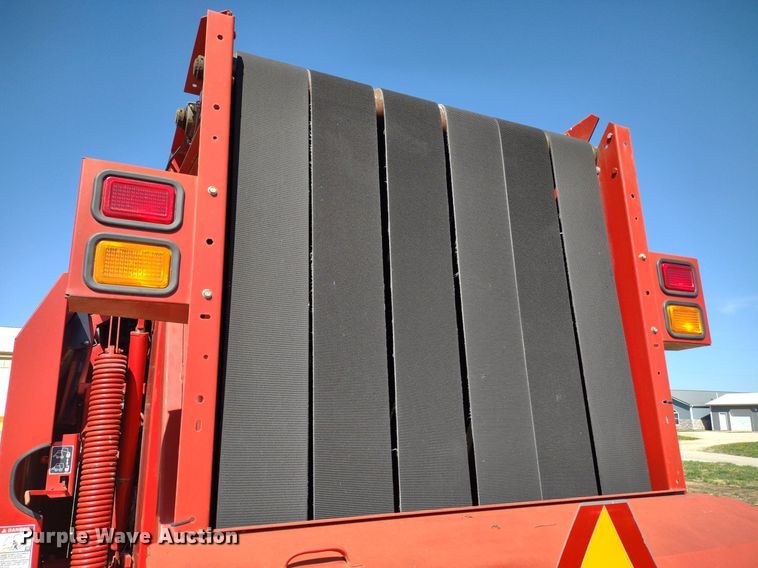 image for item DQ1673 2006 New Holland BR750A  round baler