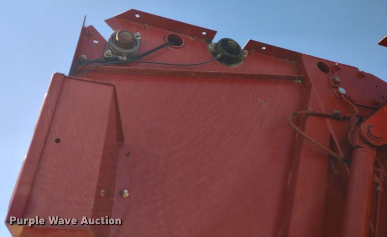 image for item DQ1673 2006 New Holland BR750A  round baler