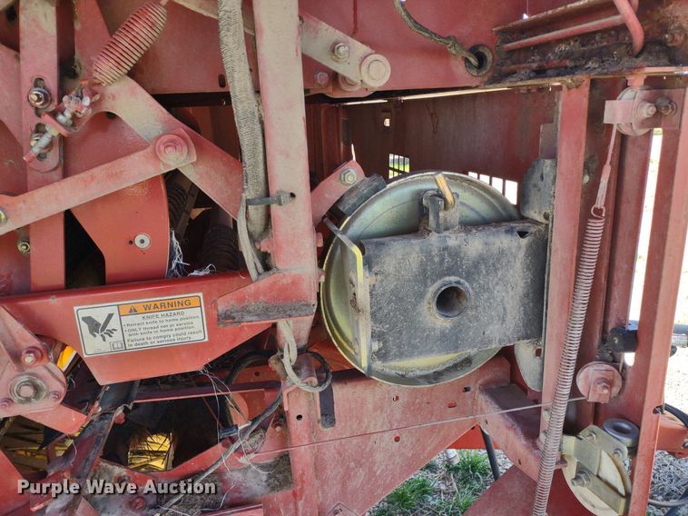 image for item DQ1673 2006 New Holland BR750A  round baler