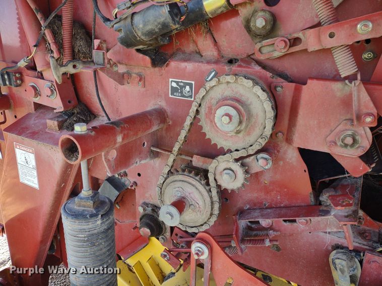 image for item DQ1673 2006 New Holland BR750A  round baler