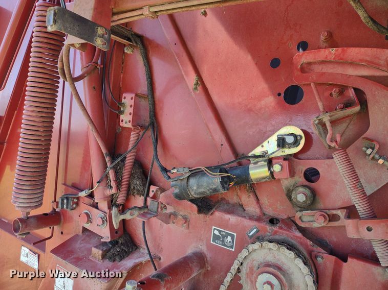 image for item DQ1673 2006 New Holland BR750A  round baler