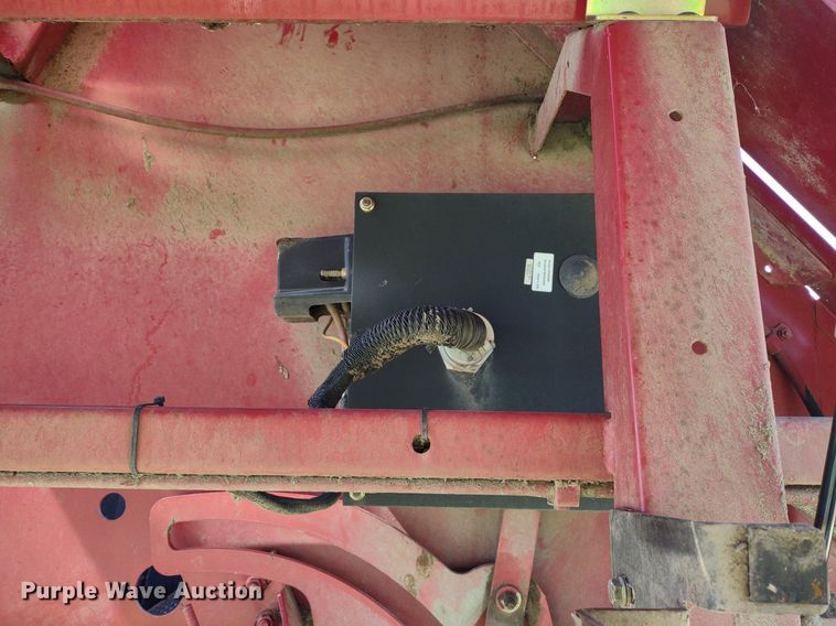 image for item DQ1673 2006 New Holland BR750A  round baler