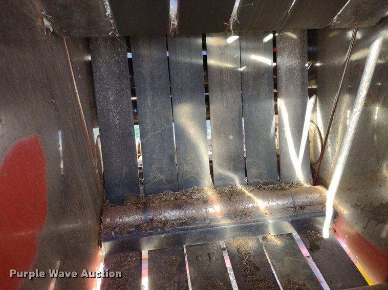 image for item DQ1673 2006 New Holland BR750A  round baler