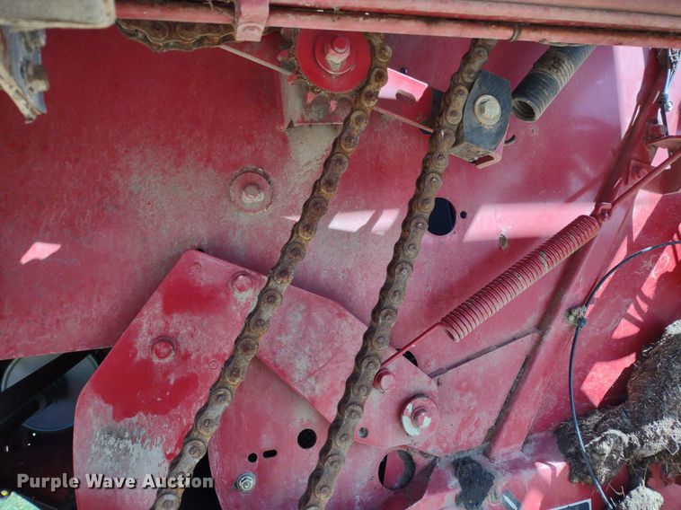 image for item DQ1673 2006 New Holland BR750A  round baler