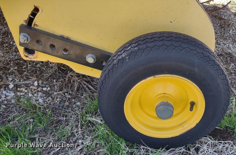 image for item DQ1673 2006 New Holland BR750A  round baler