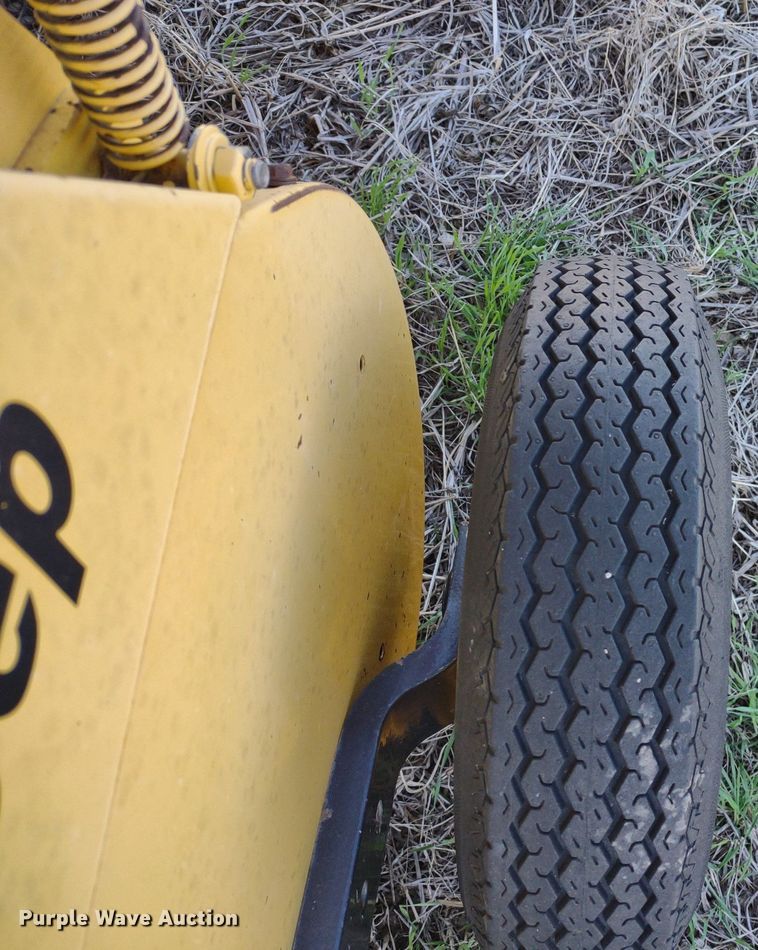 image for item DQ1673 2006 New Holland BR750A  round baler