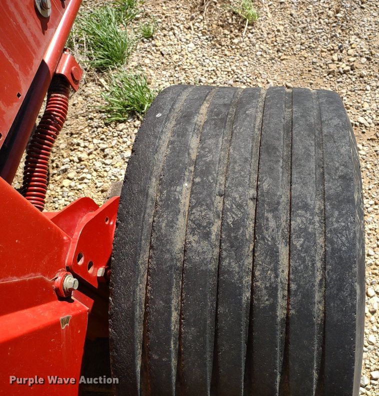 image for item DQ1673 2006 New Holland BR750A  round baler