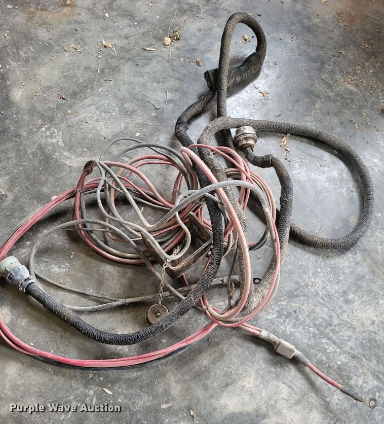 image for item DQ1673 2006 New Holland BR750A  round baler