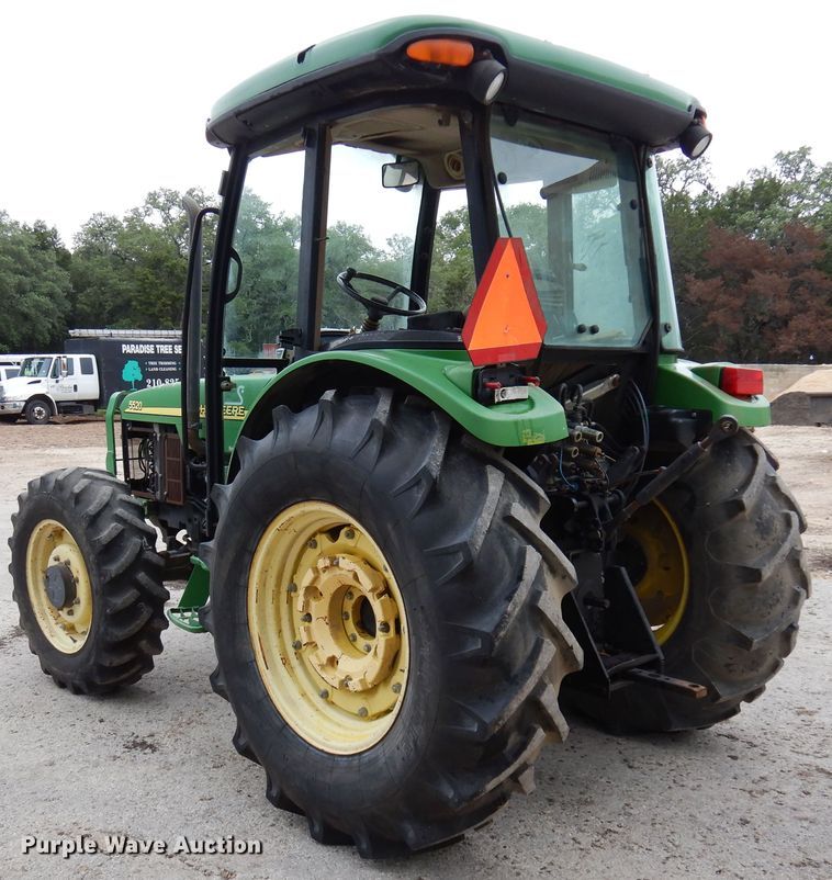 image for item DQ2034 2002 John Deere 5520  MFWD tractor