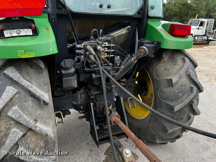 image for item DQ2034 2002 John Deere 5520  MFWD tractor