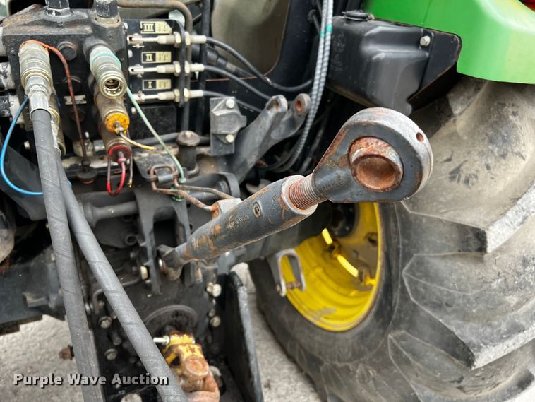 image for item DQ2034 2002 John Deere 5520  MFWD tractor