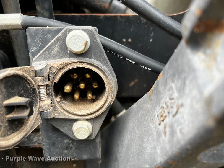 image for item DQ2034 2002 John Deere 5520  MFWD tractor