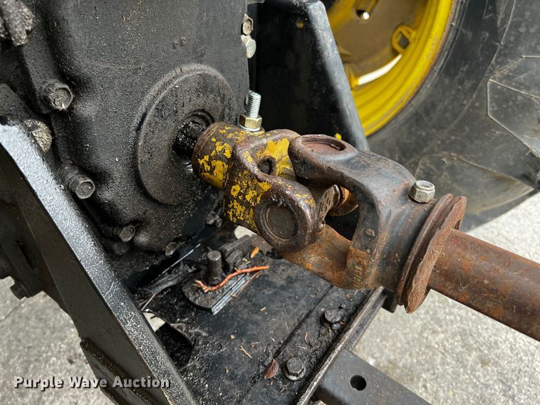 image for item DQ2034 2002 John Deere 5520  MFWD tractor