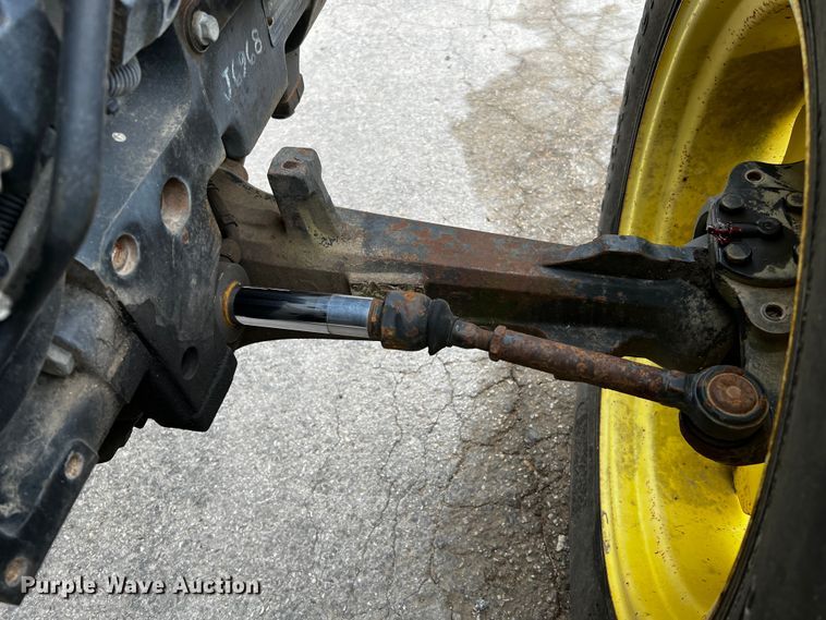 image for item DQ2034 2002 John Deere 5520  MFWD tractor