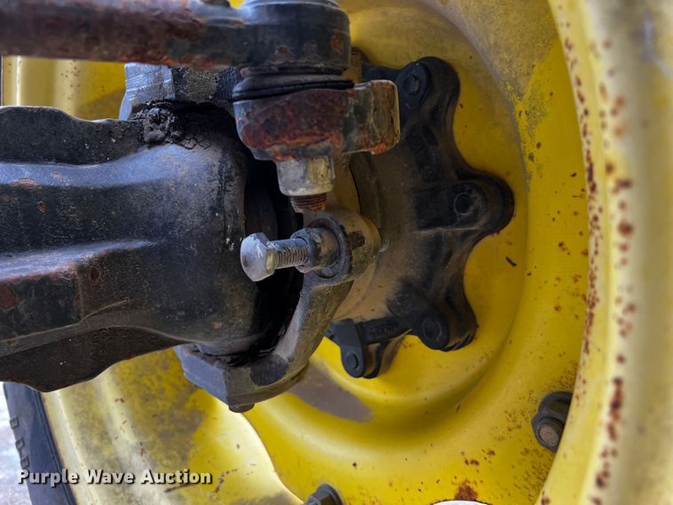 image for item DQ2034 2002 John Deere 5520  MFWD tractor