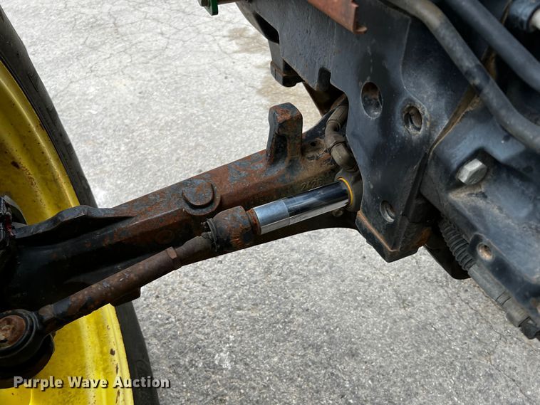 image for item DQ2034 2002 John Deere 5520  MFWD tractor