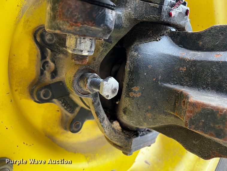 image for item DQ2034 2002 John Deere 5520  MFWD tractor