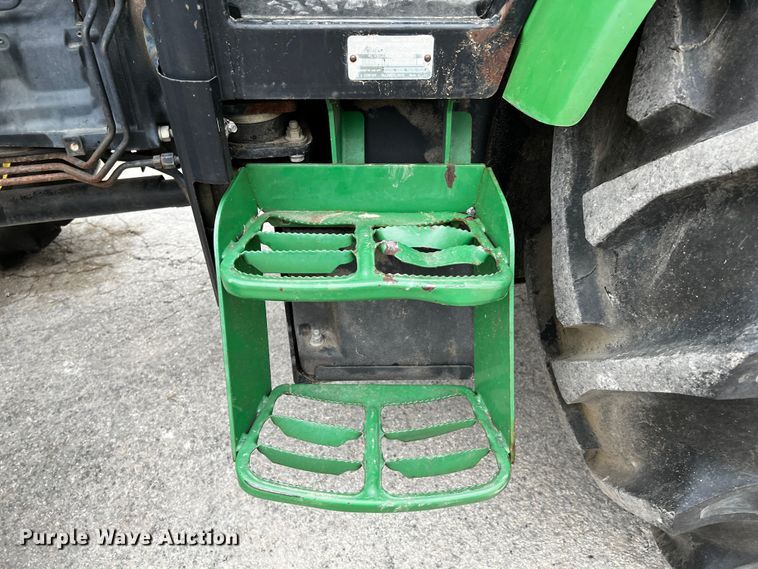 image for item DQ2034 2002 John Deere 5520  MFWD tractor
