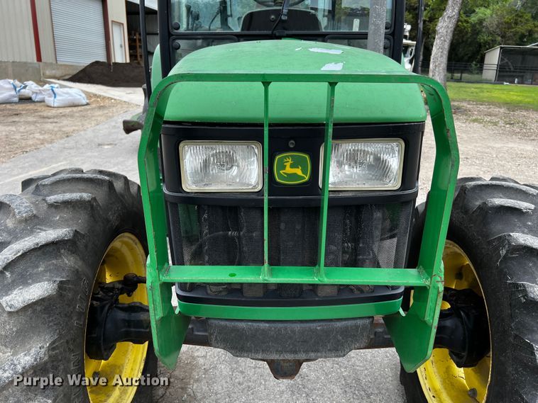 image for item DQ2034 2002 John Deere 5520  MFWD tractor