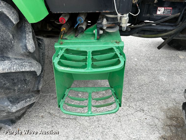 image for item DQ2034 2002 John Deere 5520  MFWD tractor