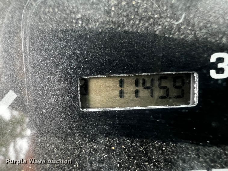 image for item DQ2034 2002 John Deere 5520  MFWD tractor