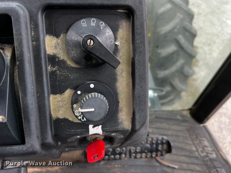 image for item DQ2034 2002 John Deere 5520  MFWD tractor