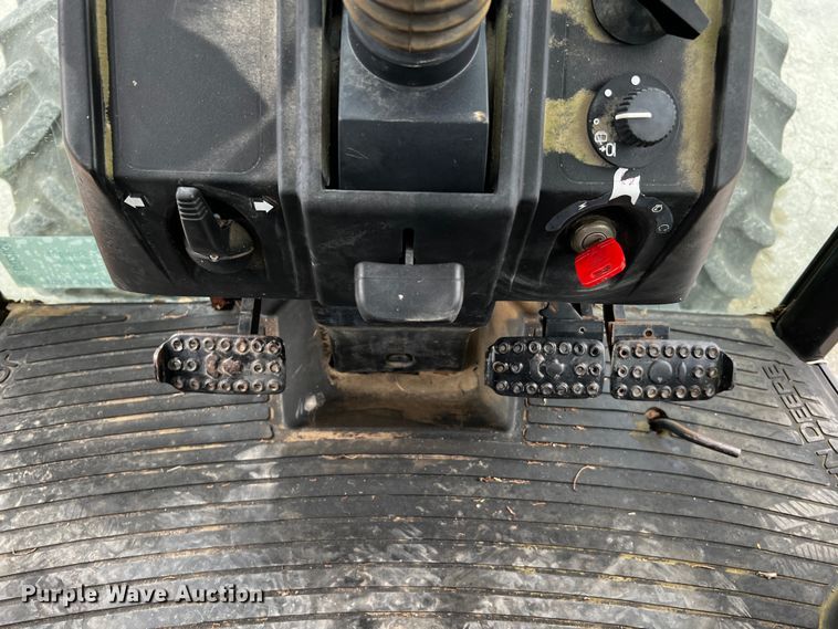 image for item DQ2034 2002 John Deere 5520  MFWD tractor